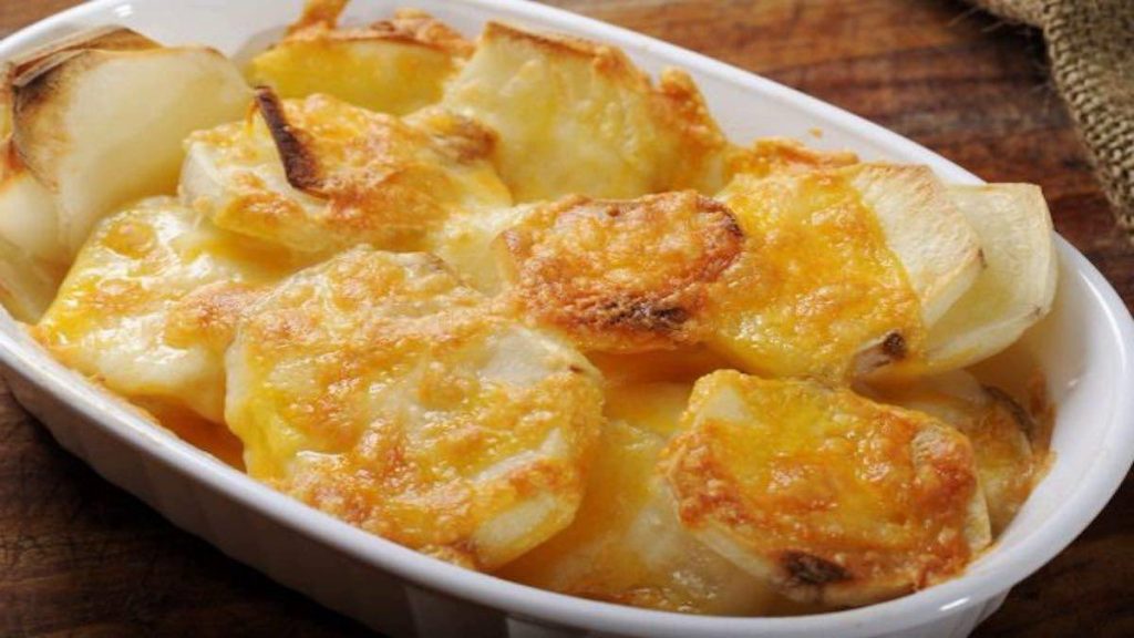 Pommes de terre au four gratinées croûte croustillante et dorée Astuces au feminin