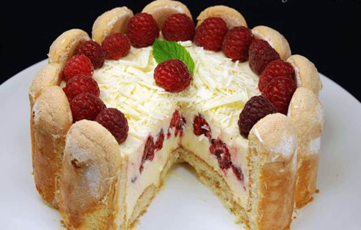 Gateau Bavarois Au Chocolat Blanc Et Framboises Un Regal Recette Facile