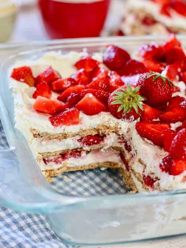 Gâteau glacé aux fraises sans cuisson