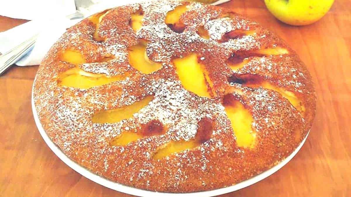 Gateau A La Poele Aux Pommes Moelleux Et Parfume Recette Facile