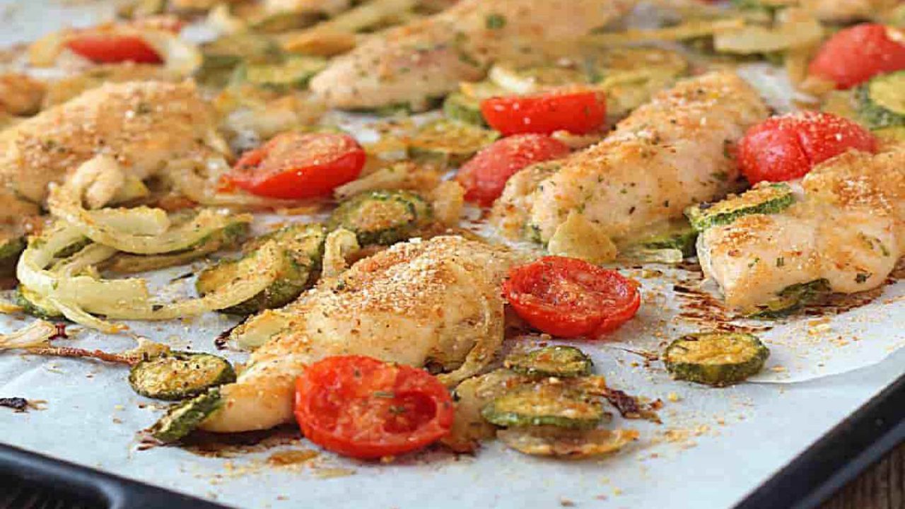 Poitrine De Poulet Gratinee Aux Courgettes Et Tomates Recette Facile