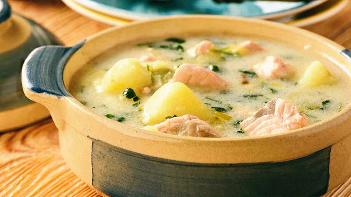 Рыбный суп с луком пореем
