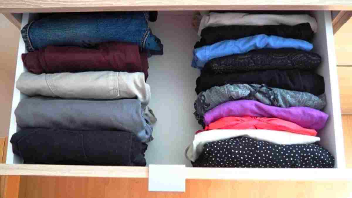 Stockage Comment Bien Plier Des V Tements Avec La M Thode Marie Kondo Astuces Au Feminin